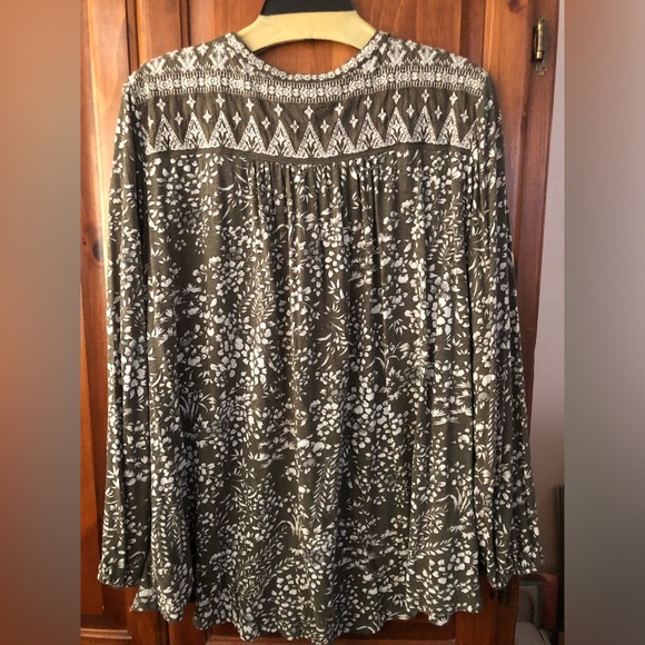 Bundle of Two (2) Lucky Brand Plus Size Tops, 3X - Picture 11 of 14